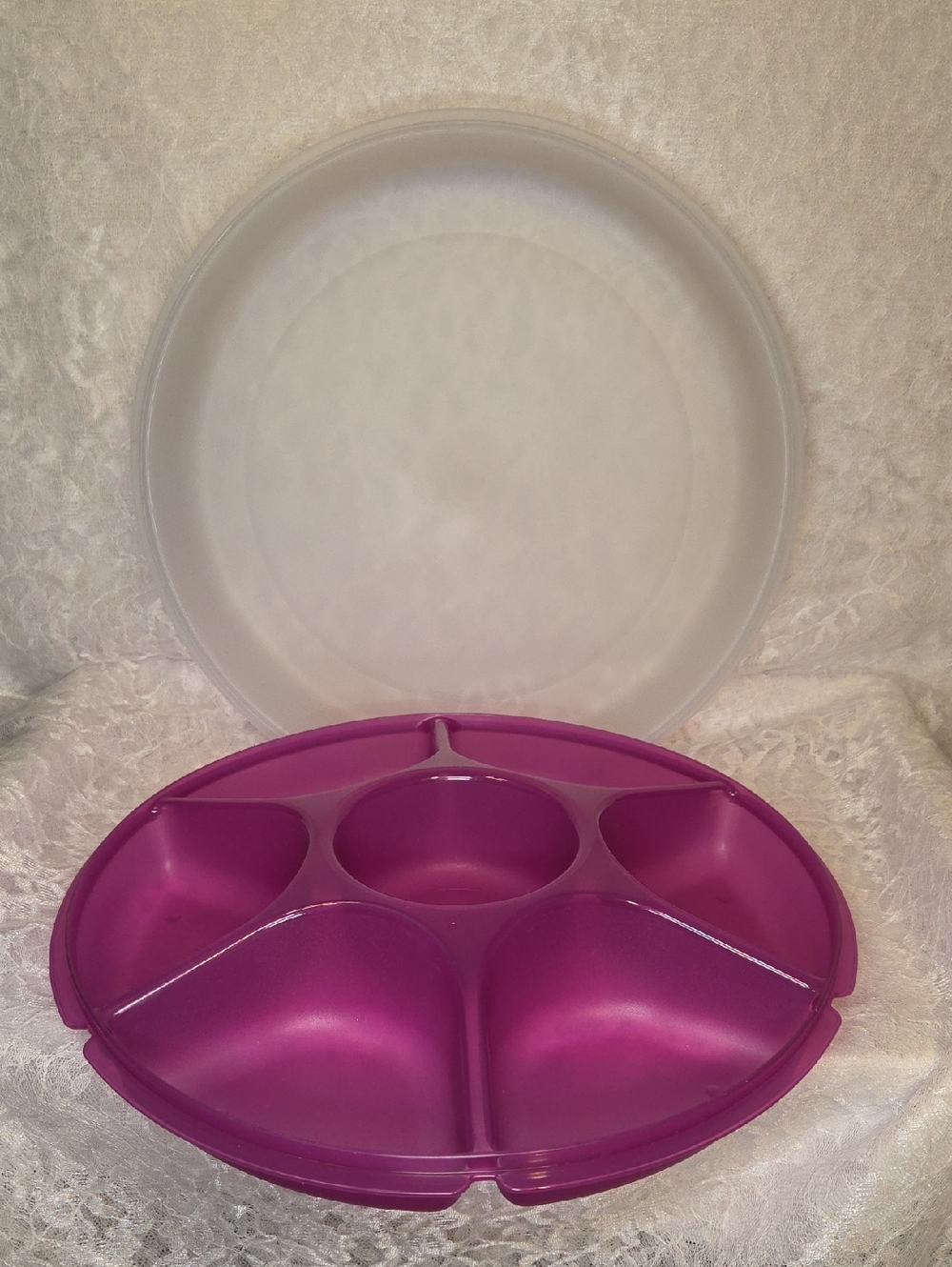 Tupperware: Round Divided Veggie Serving Tray